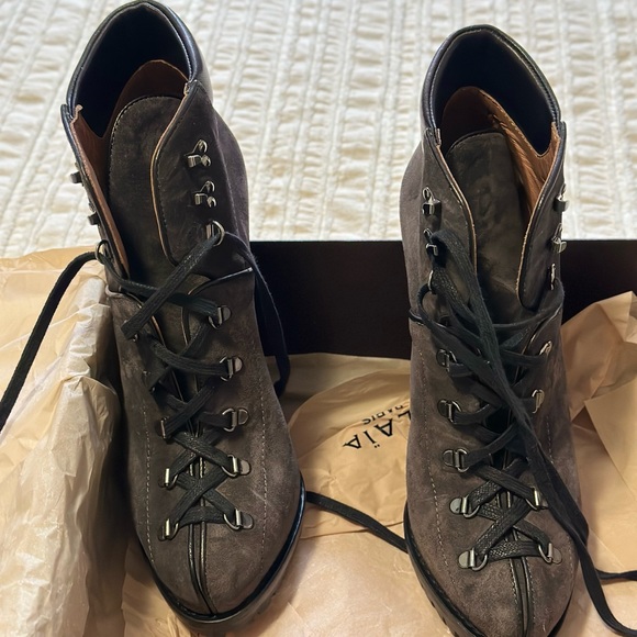 Almost new Azzedine Alaina laced Suede Platfrom Bootie - Picture 5 of 5